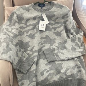Beautiful gray crew neck sweater